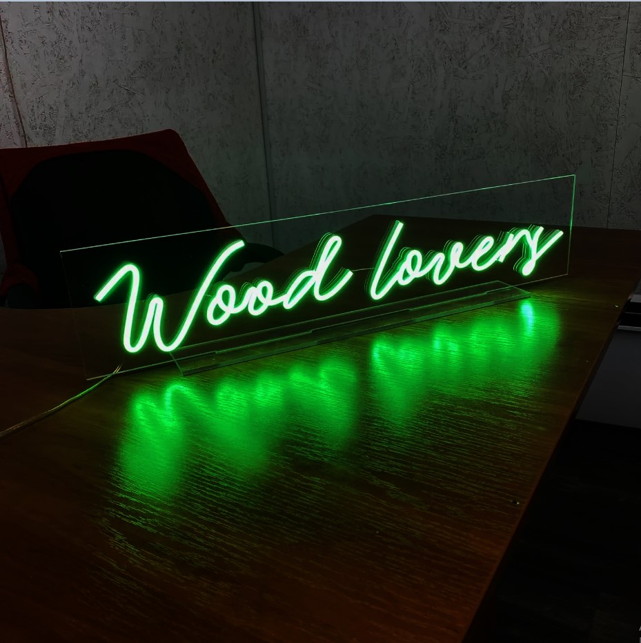 Гарний напис з неону