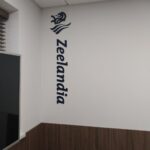 пластик пласкі несвітлові_ Пластикові букви синього кольору